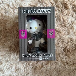 Hello Kitty New York Mets Bobblehead 2025